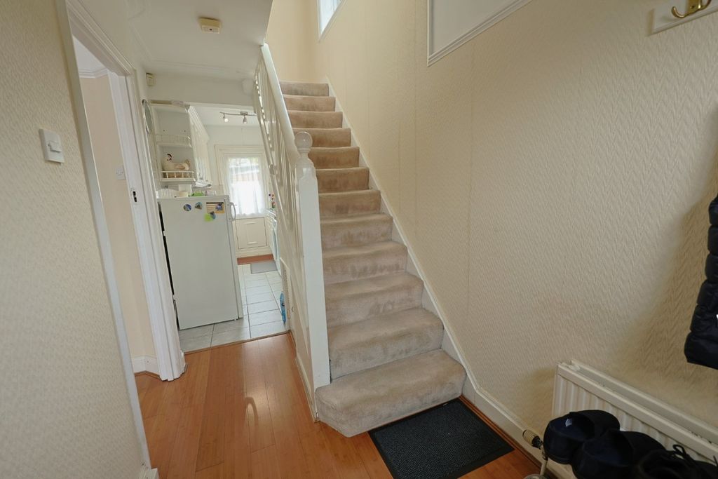 Property photo 2 of 13 4232342