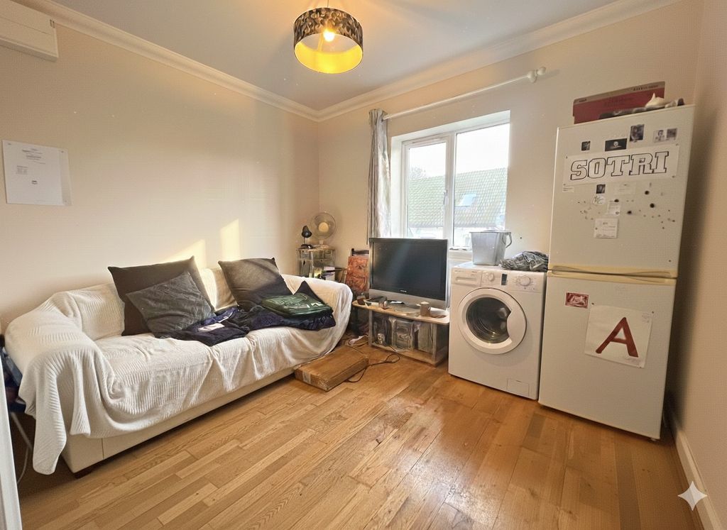 Property photo 2 of 5 4879301