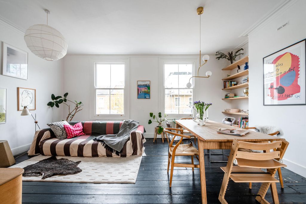 Property photo 2 of 18 Living Room