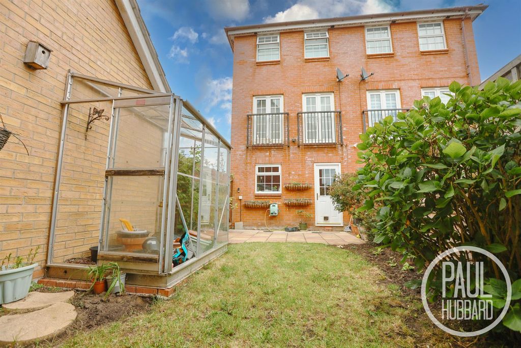 Property photo 1 of 17 7R5A9946-2.Jpg