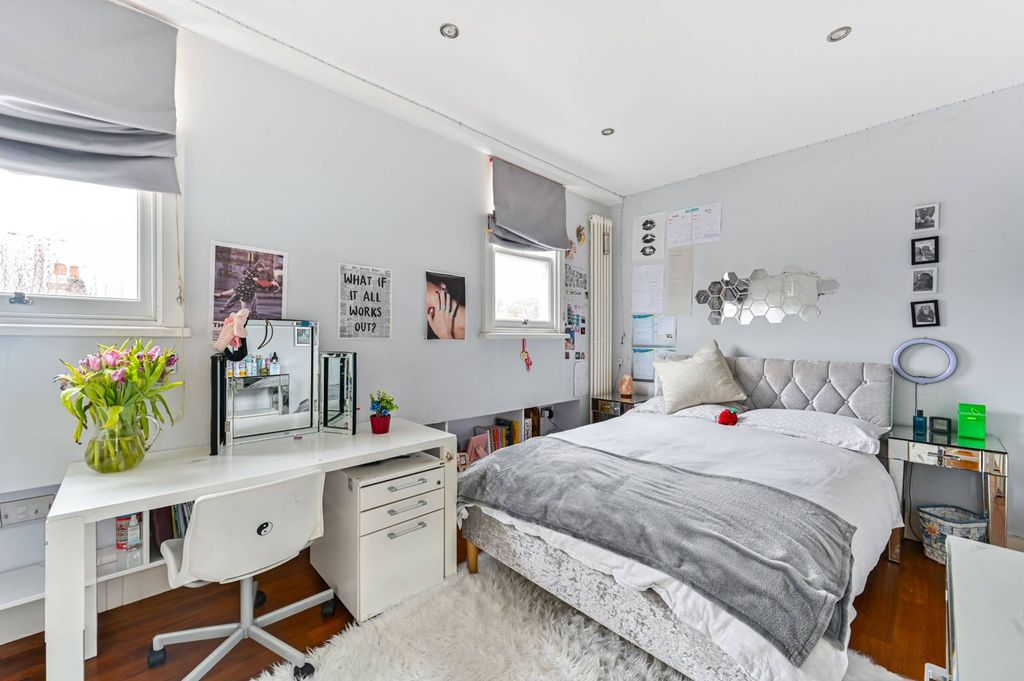 Property photo 2 of 18