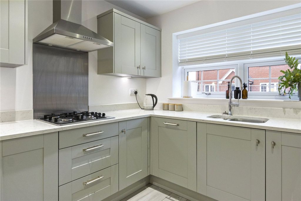 Property photo 2 of 25 Picture No. 15