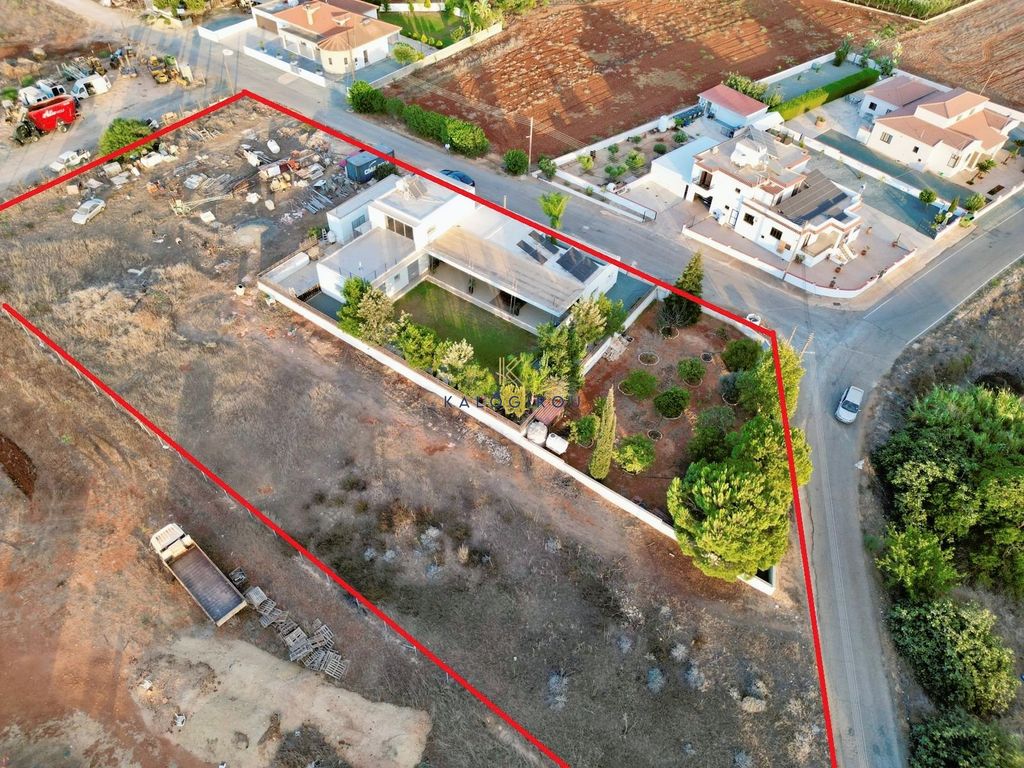 Property photo 3 of 43