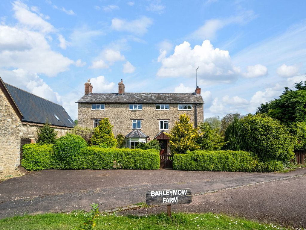 Property photo 2 of 32