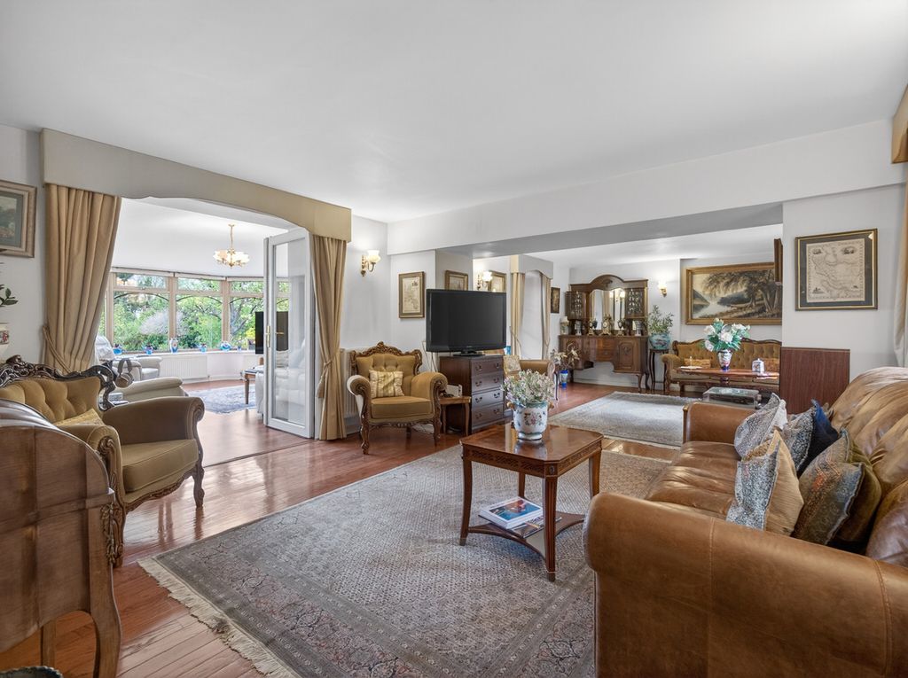 Property photo 3 of 34