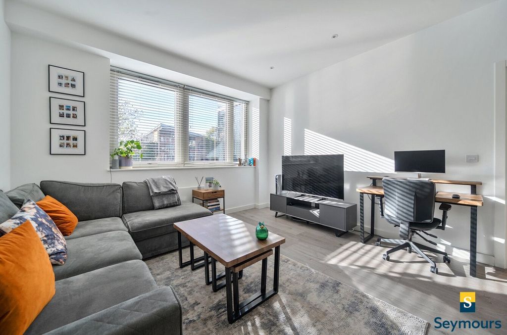 Property photo 2 of 12 Living Room