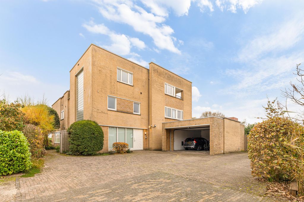 Property photo 2 of 56