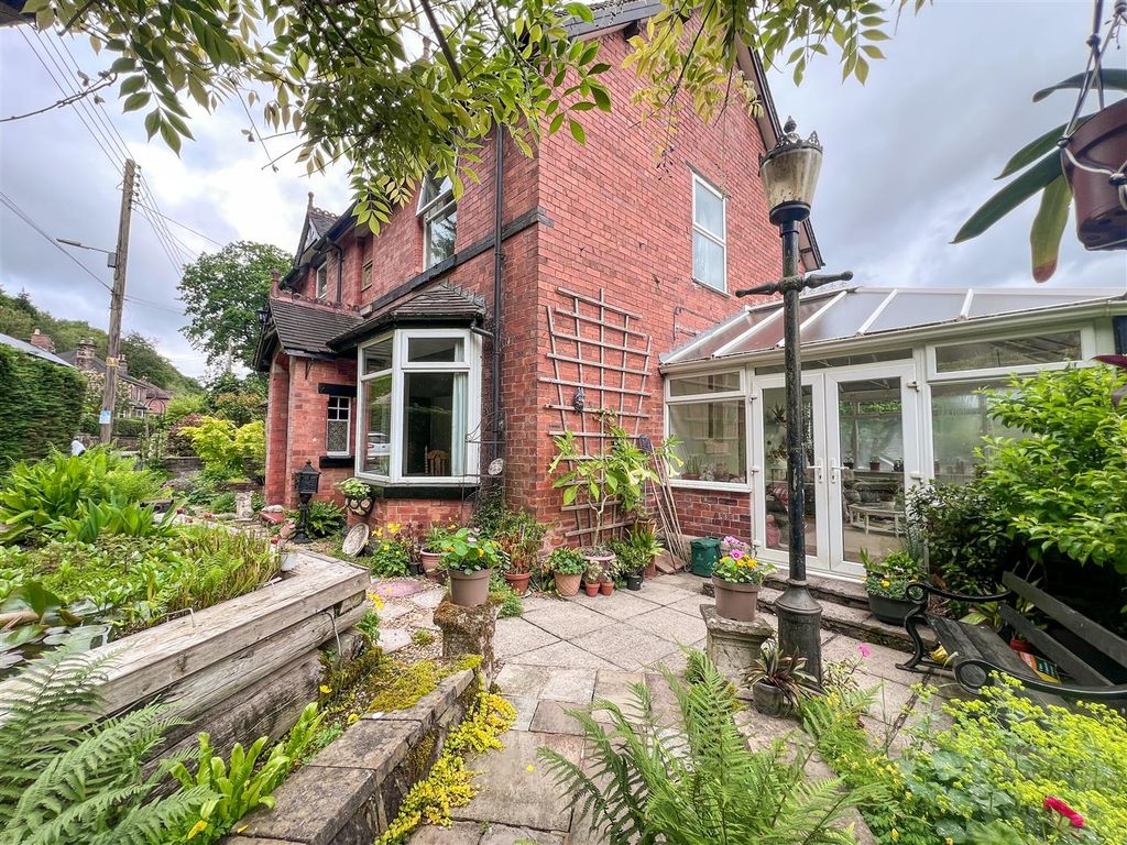 Property photo 2 of 34 Frontage