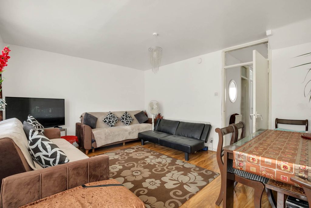 Property photo 3 of 18