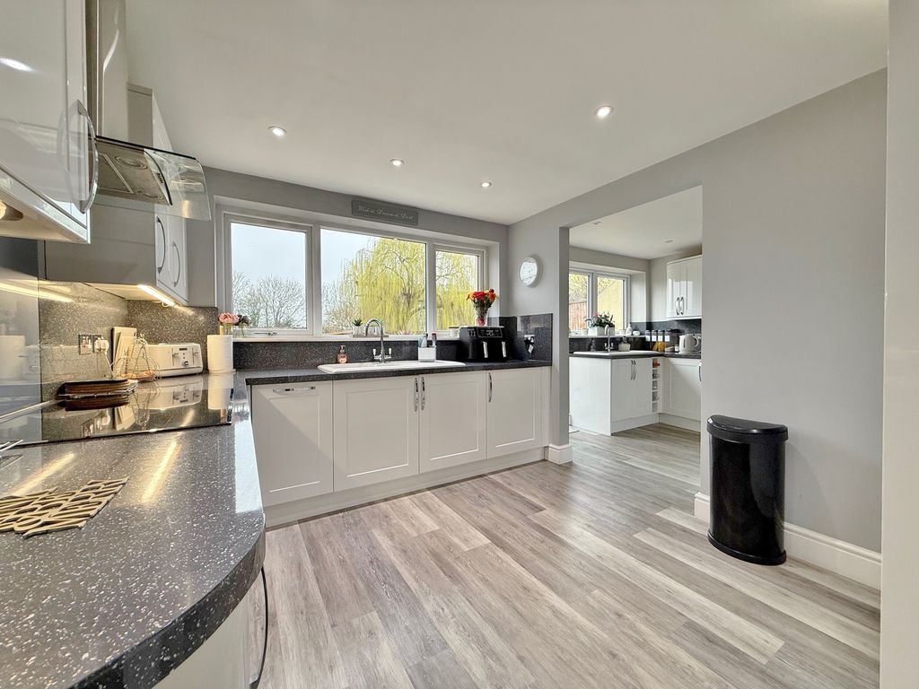 Property photo 3 of 31