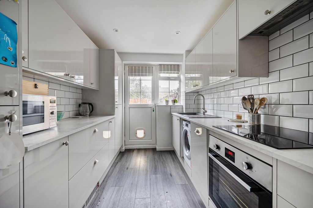 Property photo 3 of 14 Kitchen