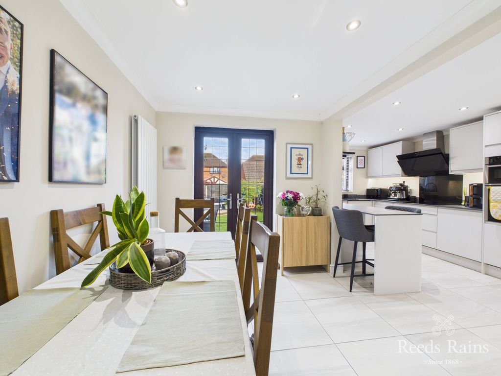 Property photo 2 of 23 Kitchen/Dining Room