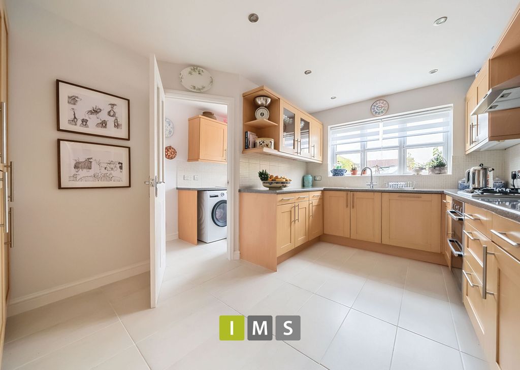 Property photo 2 of 21