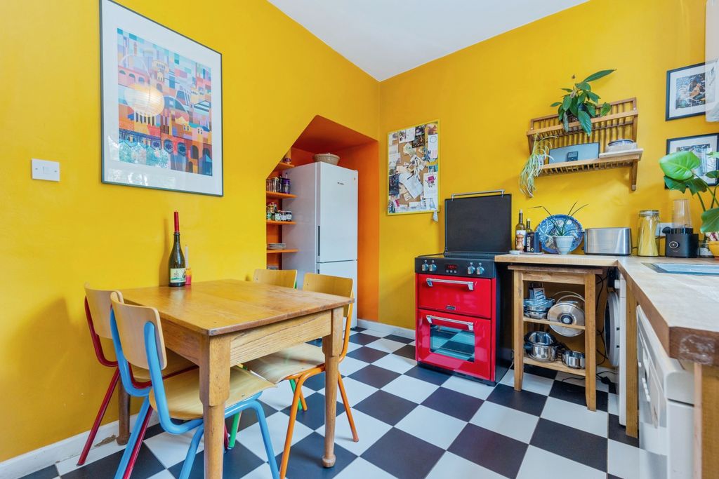 Property photo 3 of 17
