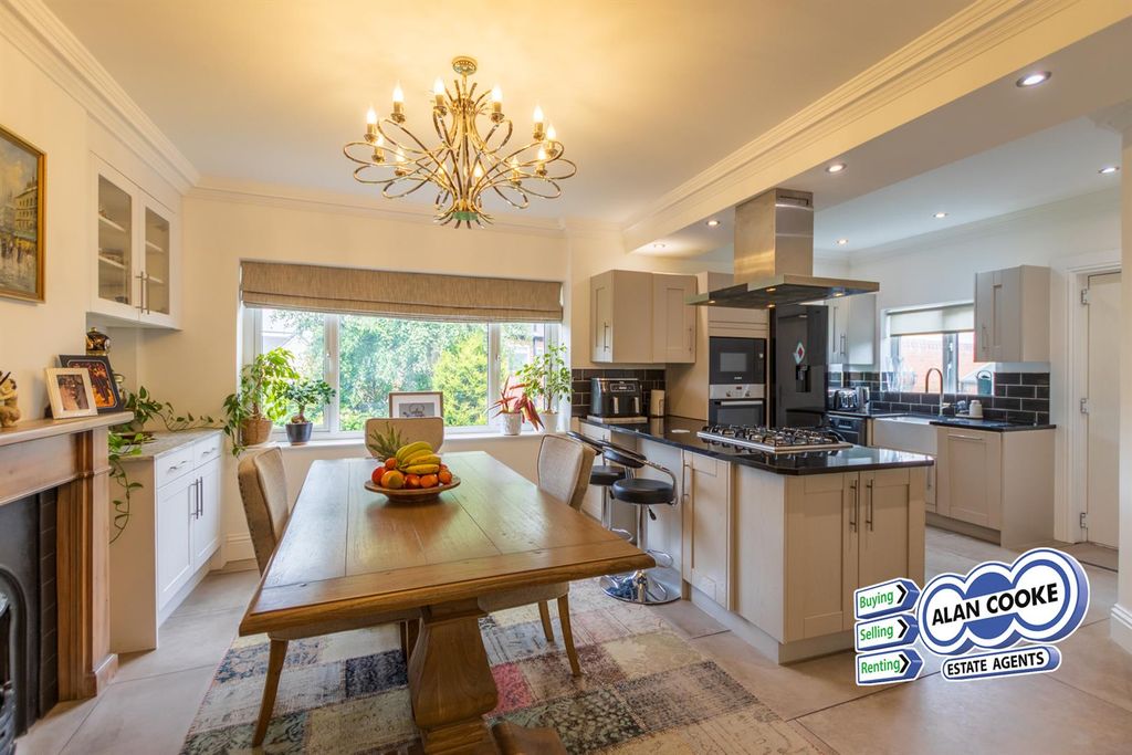 Property photo 2 of 16 Open Plan Fitted Dining Kitchen
