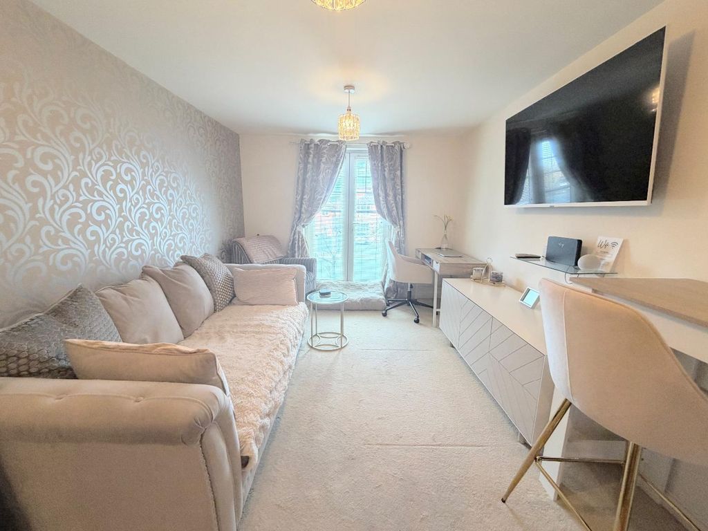 Property photo 3 of 7 Lounge