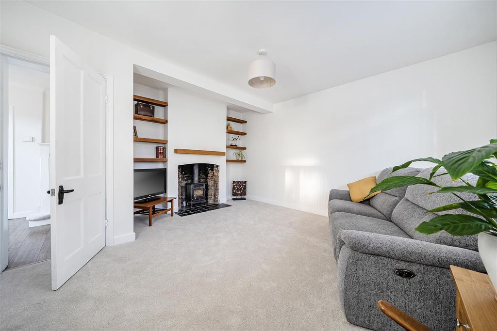 Property photo 2 of 13 1393088-6-693Fee461Badb.Jpg