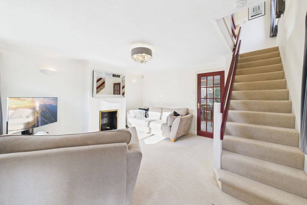 Property photo 3 of 20 Lounge