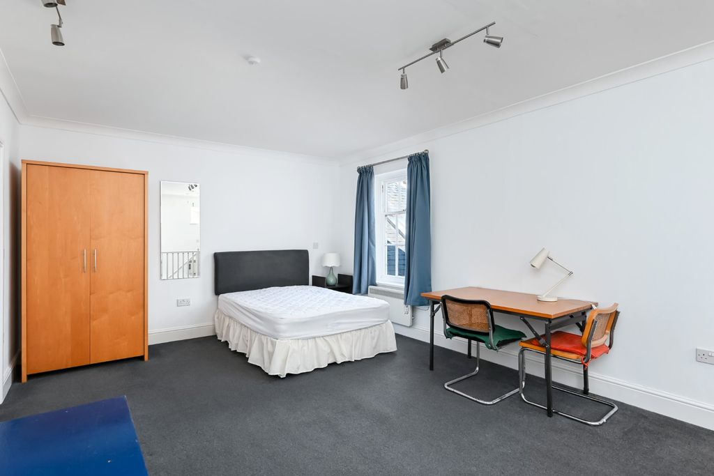 Property photo 3 of 8 Picture 3