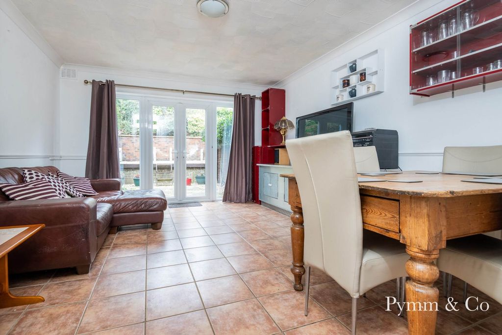 Property photo 2 of 9