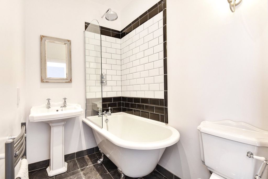 Property photo 2 of 8 Bathroom