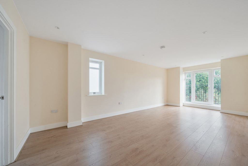 Property photo 2 of 8 1528729-8-6Ac369d...
