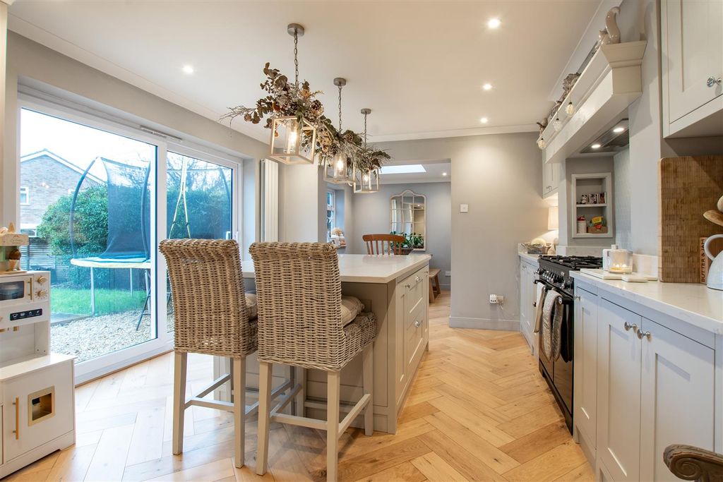 Property photo 2 of 28