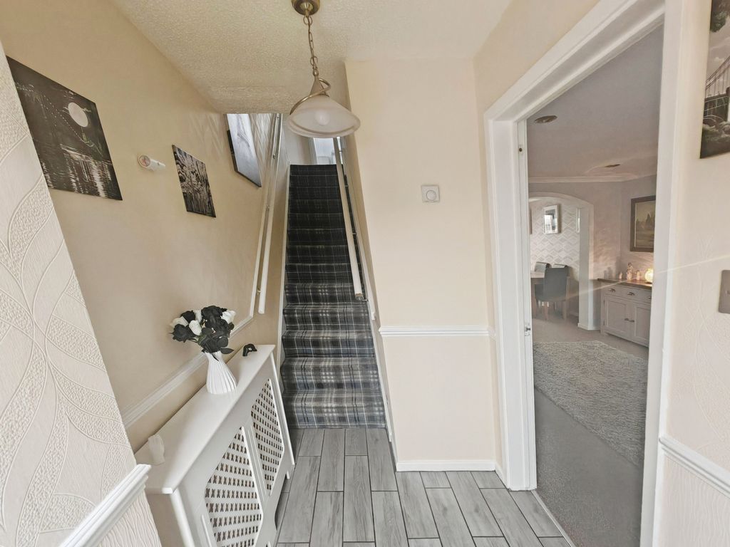 Property photo 3 of 24 Entrance Hallway