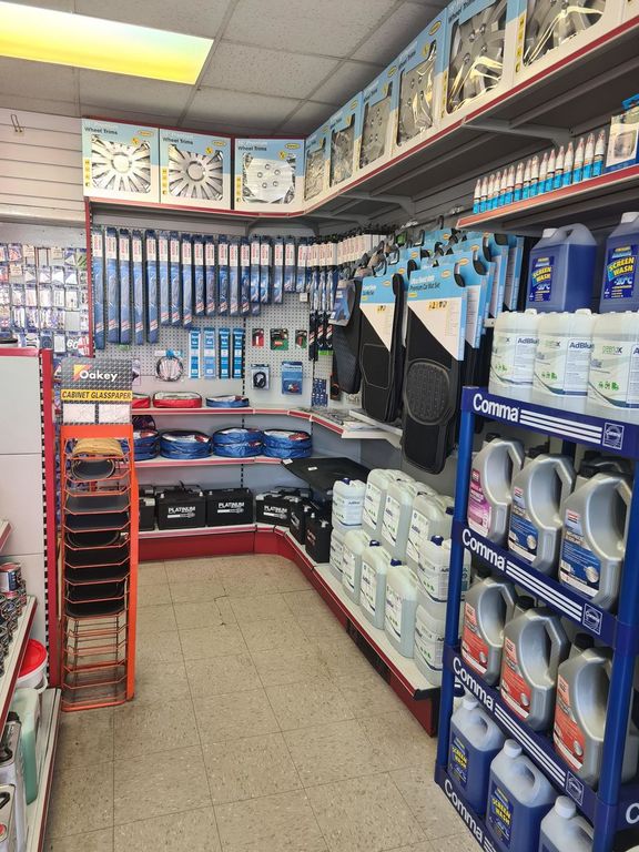 Property photo 3 of 5 Shop