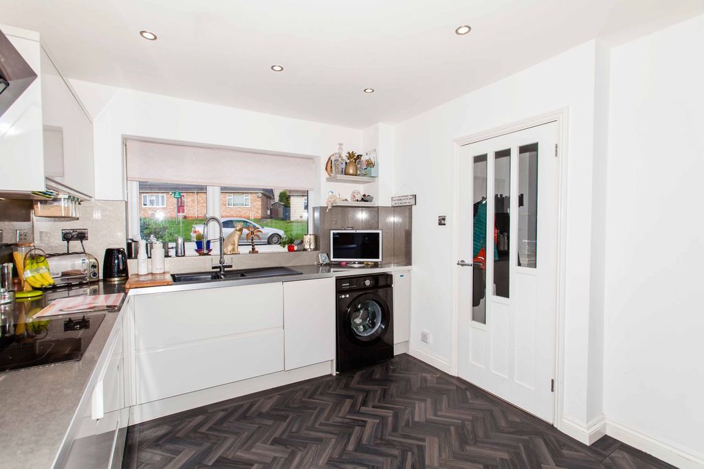 Property photo 3 of 30