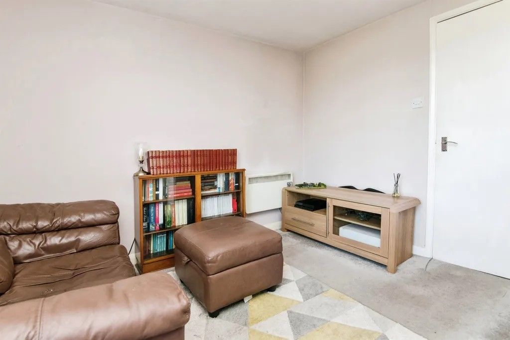 Property photo 3 of 7 Living Room