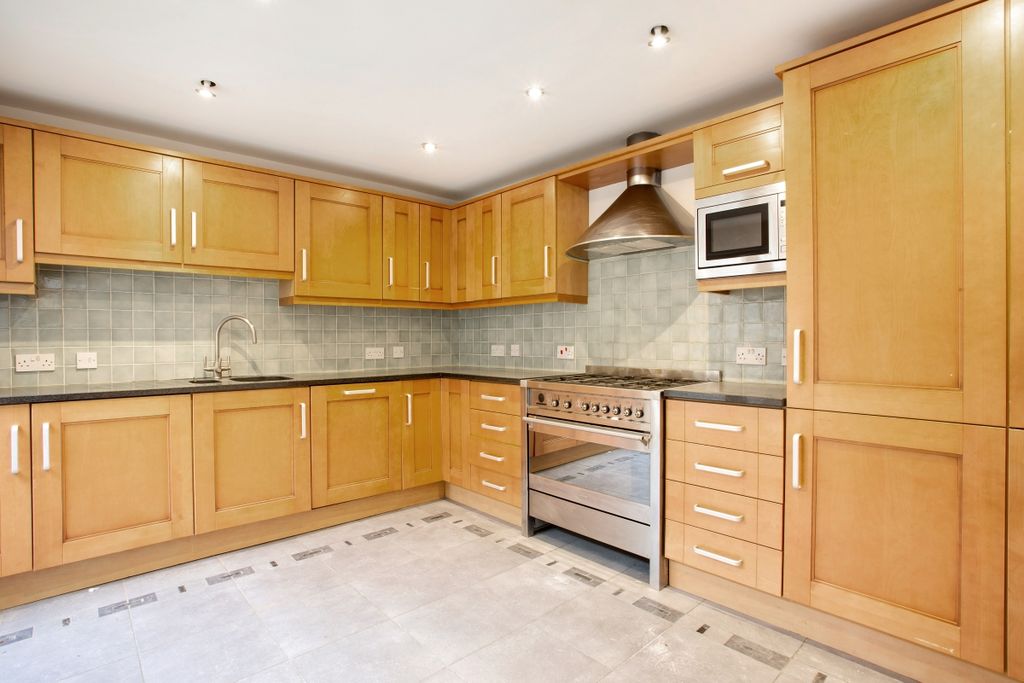 Property photo 3 of 23 Kitchen