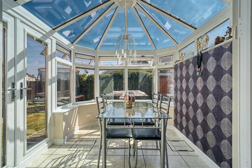 Property photo 3 of 9 Conservatory