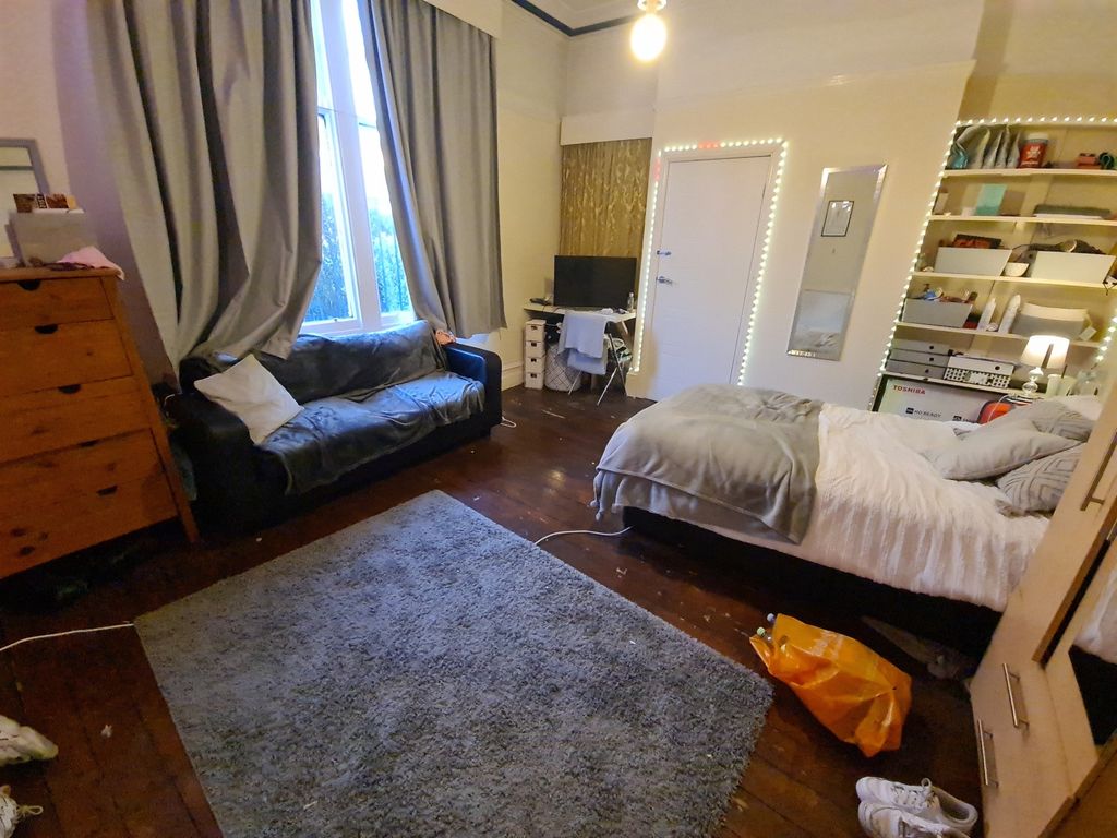 Property photo 2 of 14 A Spacious And Inviting Bedroom Featuring A Comfor...