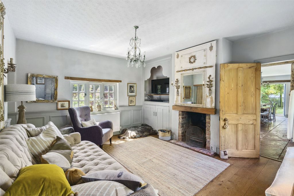Property photo 3 of 18 Sitting Room