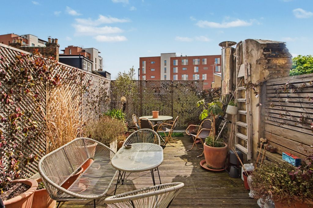 Property photo 3 of 12 5025063