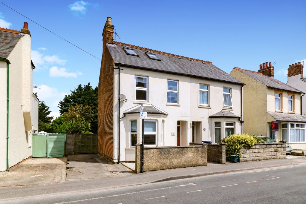 Property photo 3 of 7 External