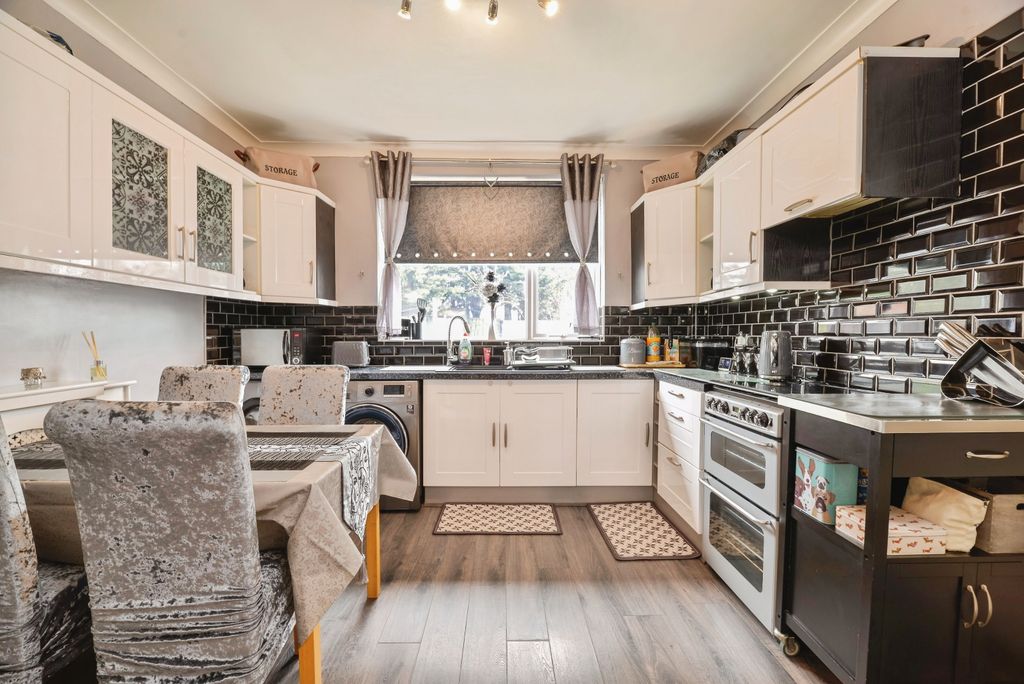 Property photo 2 of 17 Dsc_9507