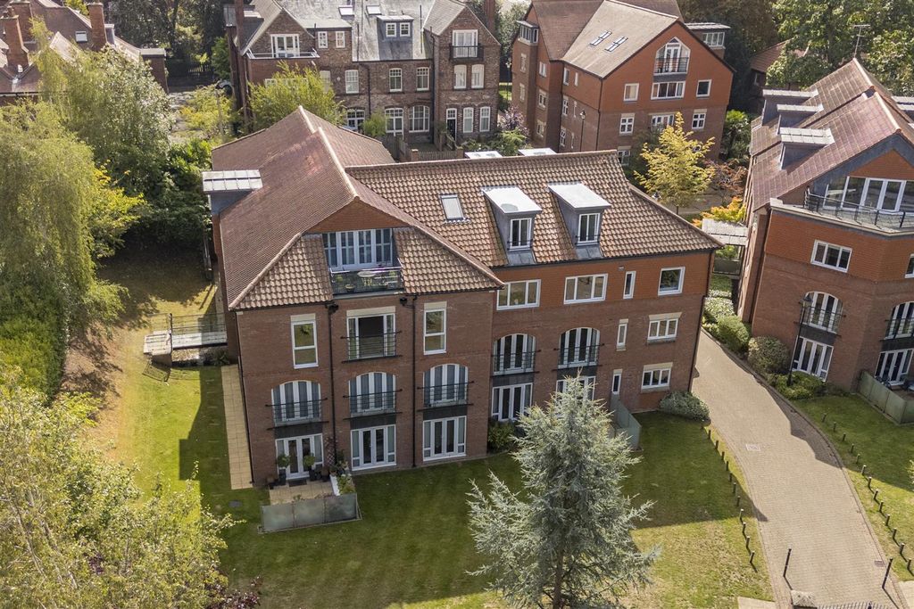 Property photo 2 of 18 8_Masters_House_33.Jpg