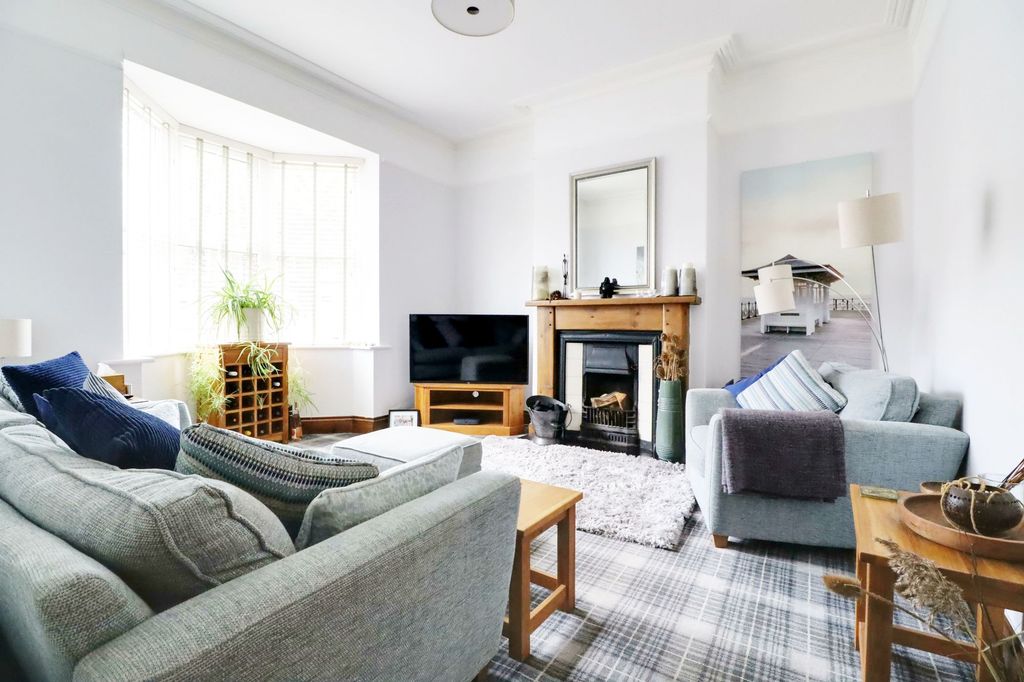 Property photo 2 of 25