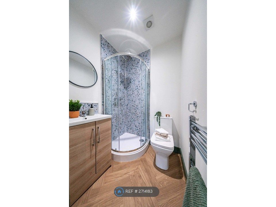 Property photo 3 of 17 Ensuite