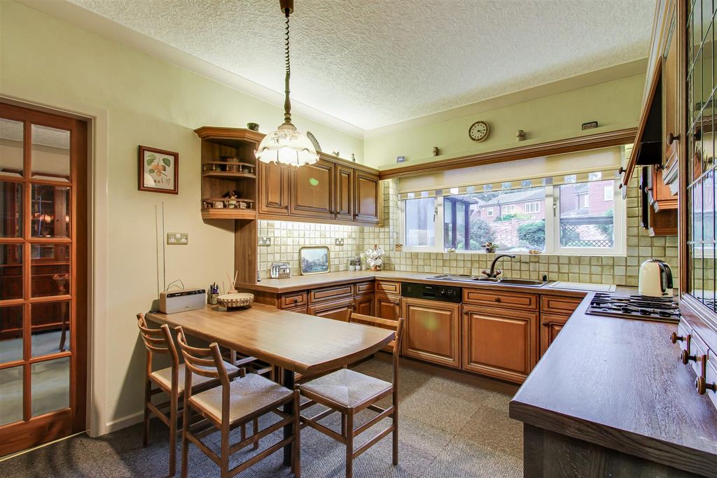 Property photo 3 of 17 Kitchen Breakfast Room