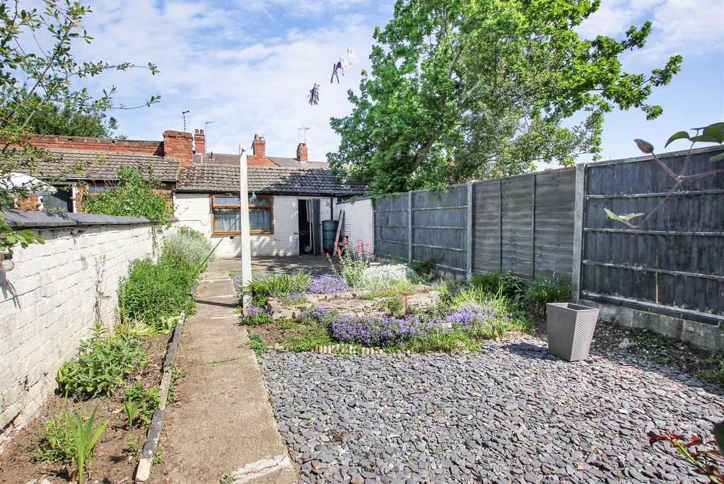 Property photo 2 of 12 Garden