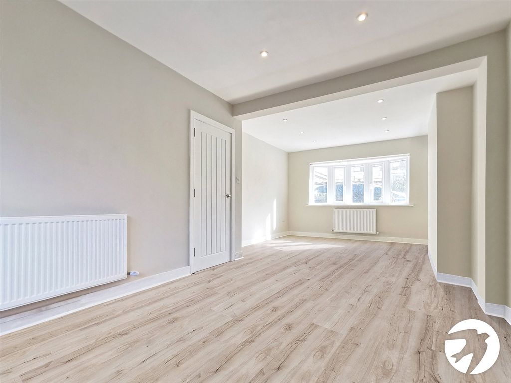 Property photo 2 of 16 Picture No. 18