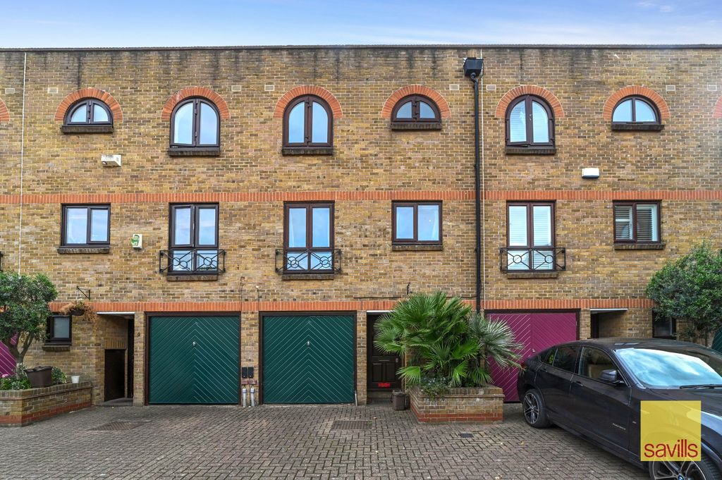 Property photo 1 of 18 External