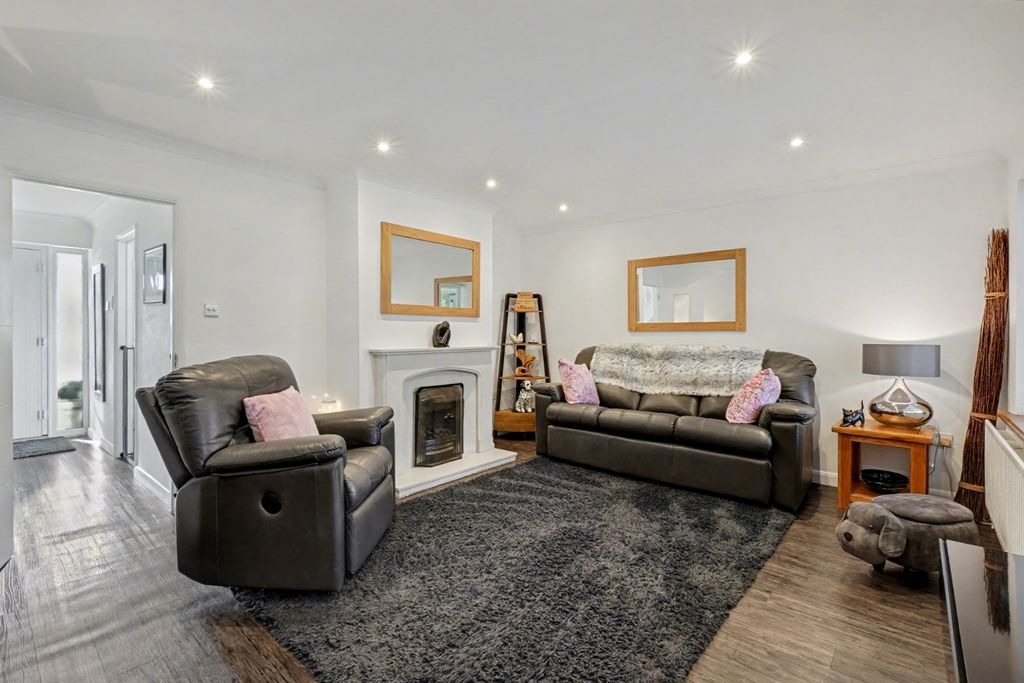 Property photo 2 of 19 4602704