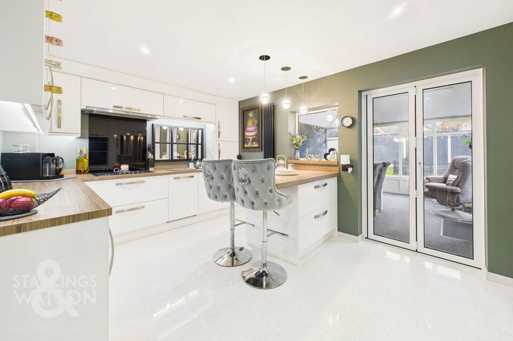 Property photo 3 of 26