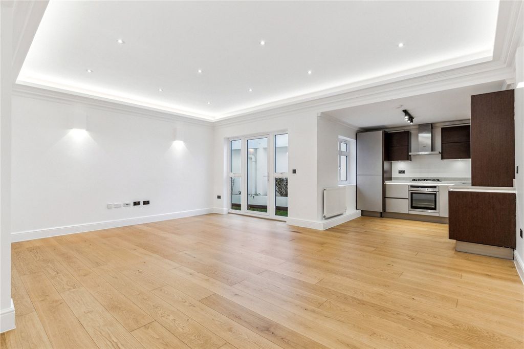 Property photo 2 of 4 Reception/Kitchen