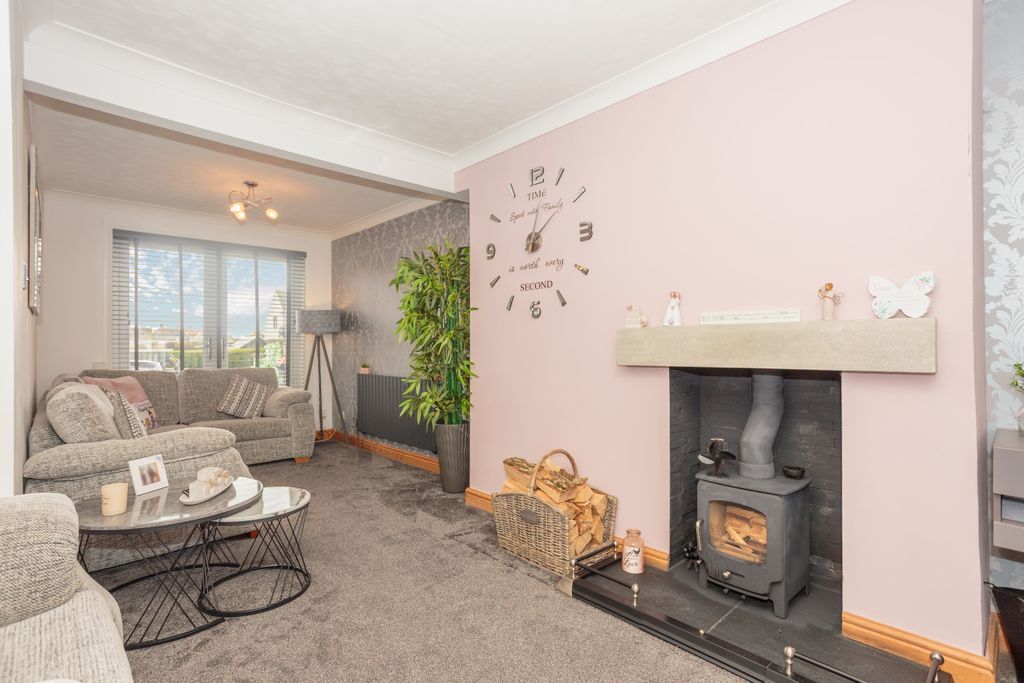 Property photo 2 of 32 Living Room