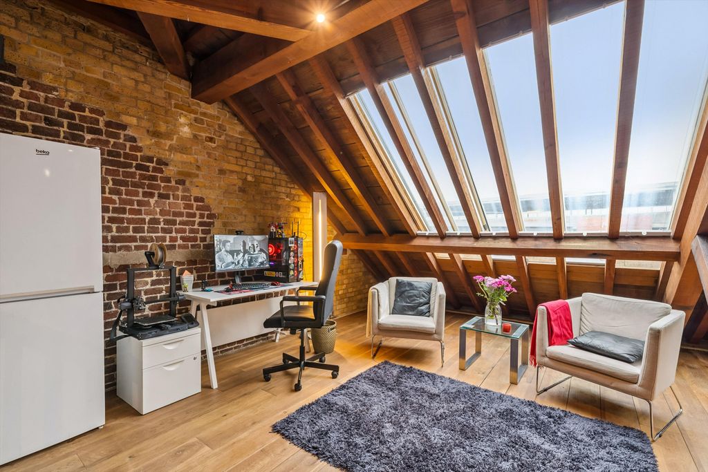 Property photo 3 of 19 Image